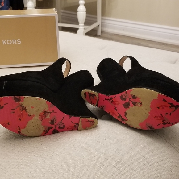 Shoes - Picture 2 of 4